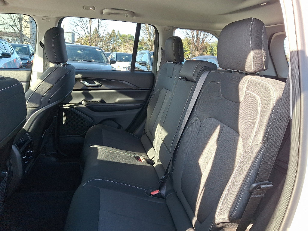 Certified 2023 Jeep Grand Cherokee Laredo image 20