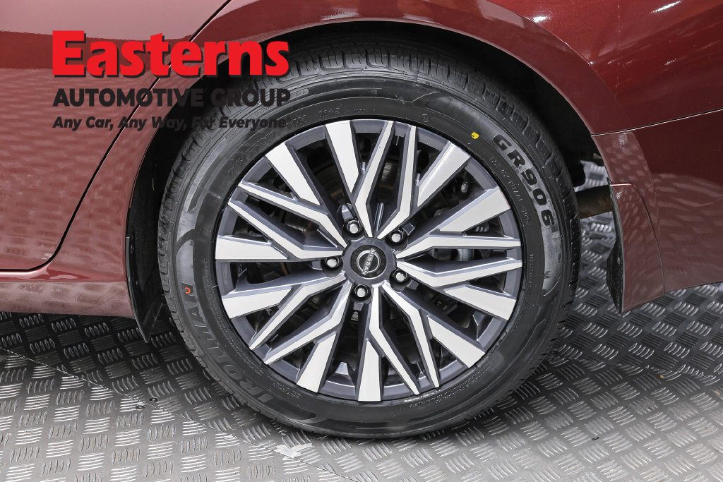Used 2023 Nissan Altima 2.5 SV w/ SV Premium Package FWD image 9