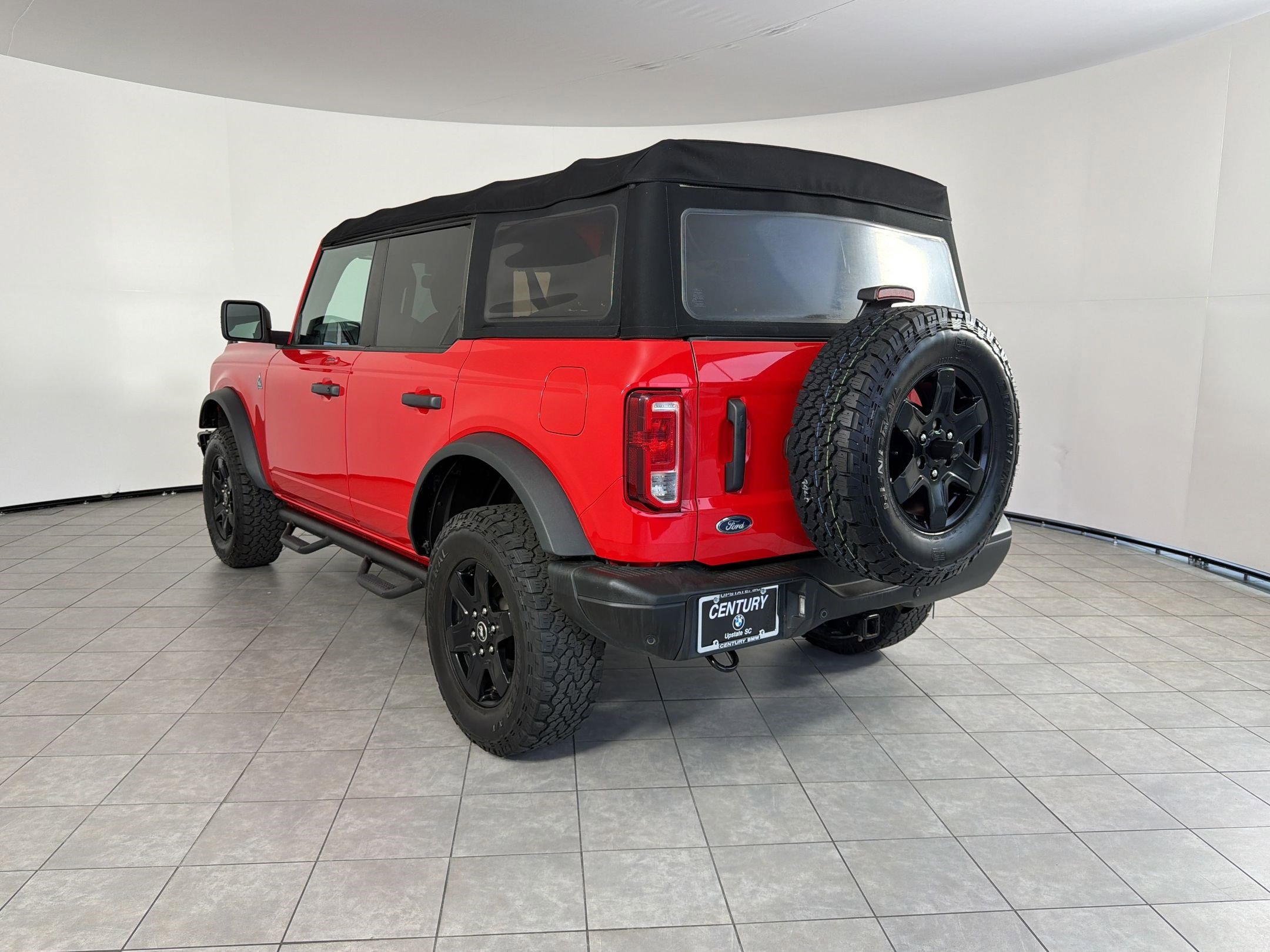 Used 2022 Ford Bronco Black Diamond image 3