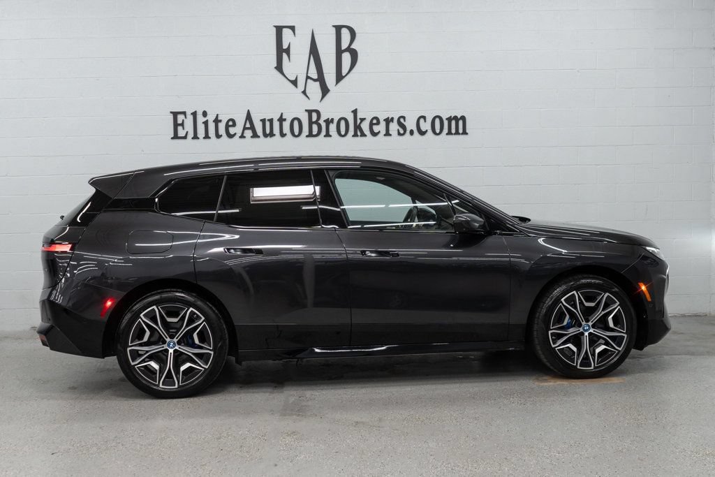 Used 2024 BMW iX xDrive50 w/ Premium Package AWD/4WD image 5