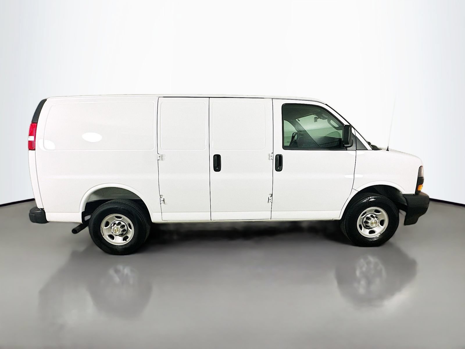 Used 2025 Chevrolet Express 2500 w/ Enhanced Convenience Package RWD image 4