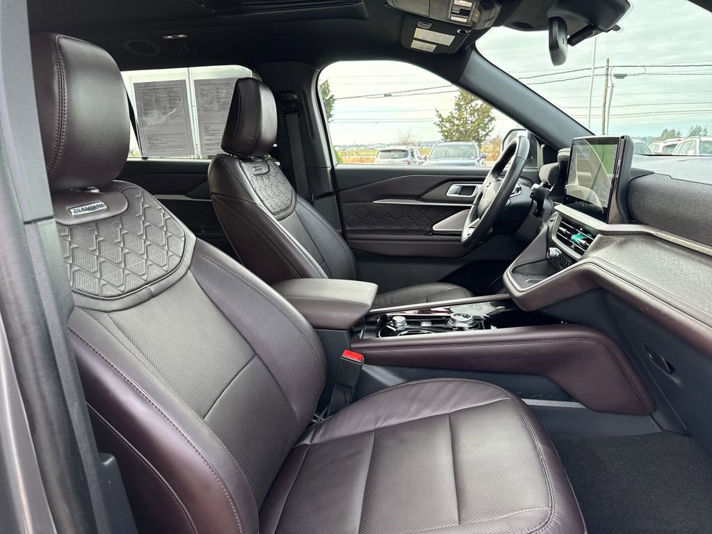 Used 2025 Ford Explorer Platinum w/ LUX Leather Package image 19