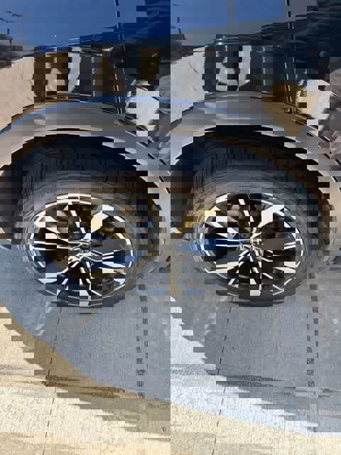 Certified 2022 Volkswagen Tiguan SEL R-Line image 5