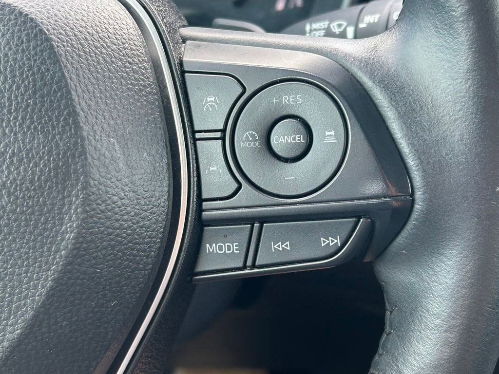 Used 2024 Toyota Corolla Cross XSE image 37