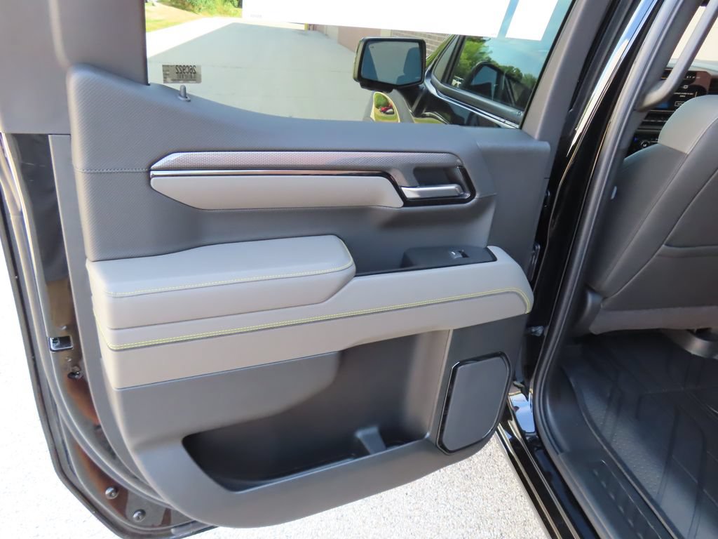 New 2026 Chevrolet Silverado 1500 ZR2 w/ Dark Appearance Package AWD/4WD image 31