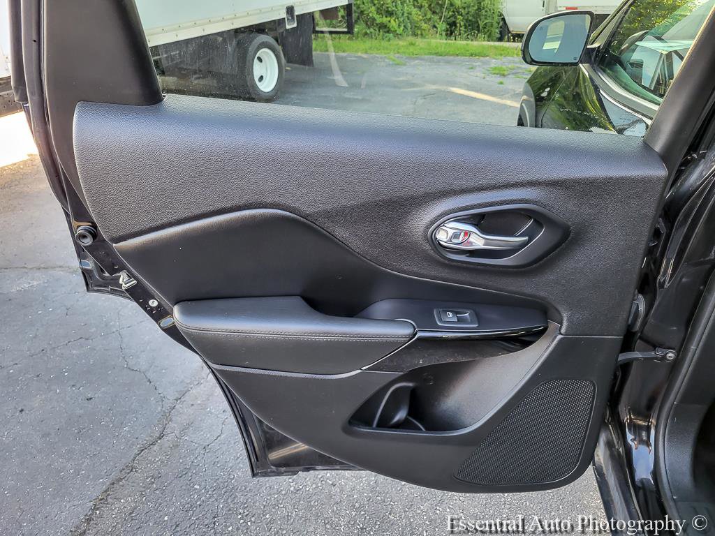 Used 2020 Jeep Cherokee Latitude Plus FWD image 25