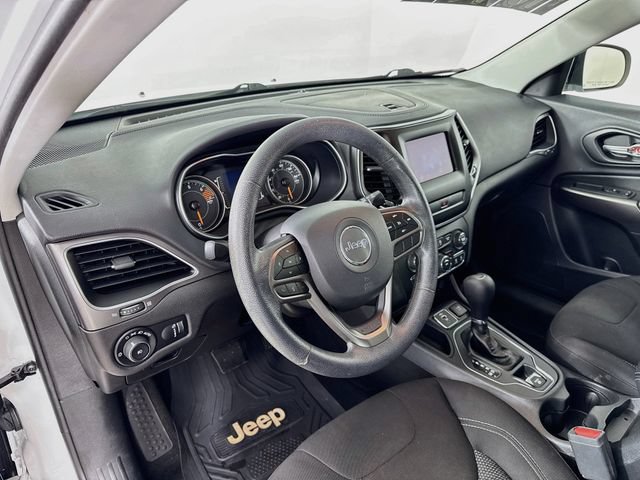 Used 2019 Jeep Cherokee Latitude w/ Popular Appearance Group FWD image 13