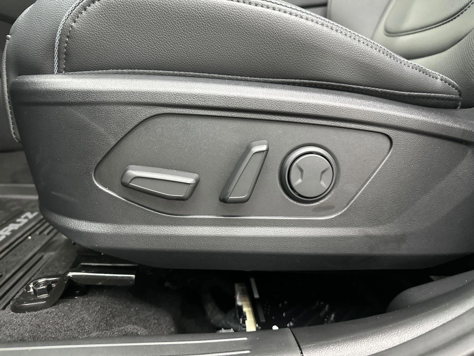 Used 2024 Hyundai Santa Cruz Limited image 10