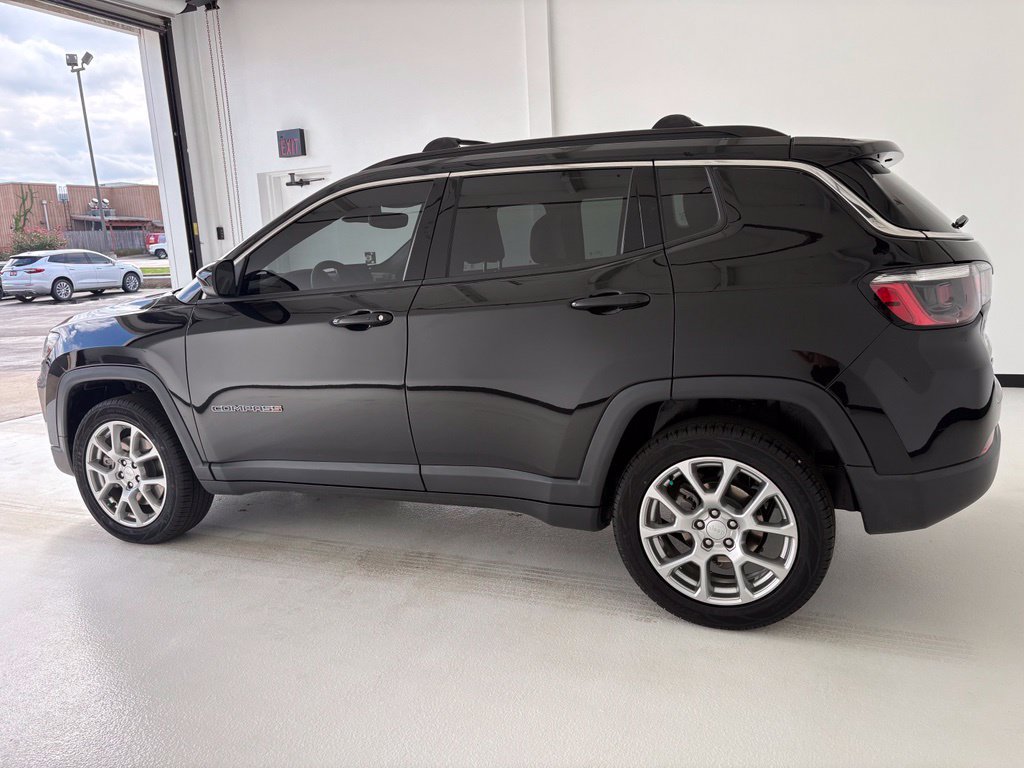Used 2024 Jeep Compass Latitude AWD/4WD image 16