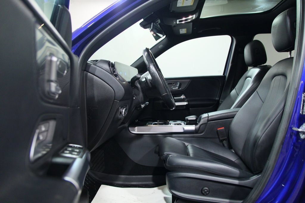 Used 2020 Mercedes-Benz GLB 250 4MATIC image 4