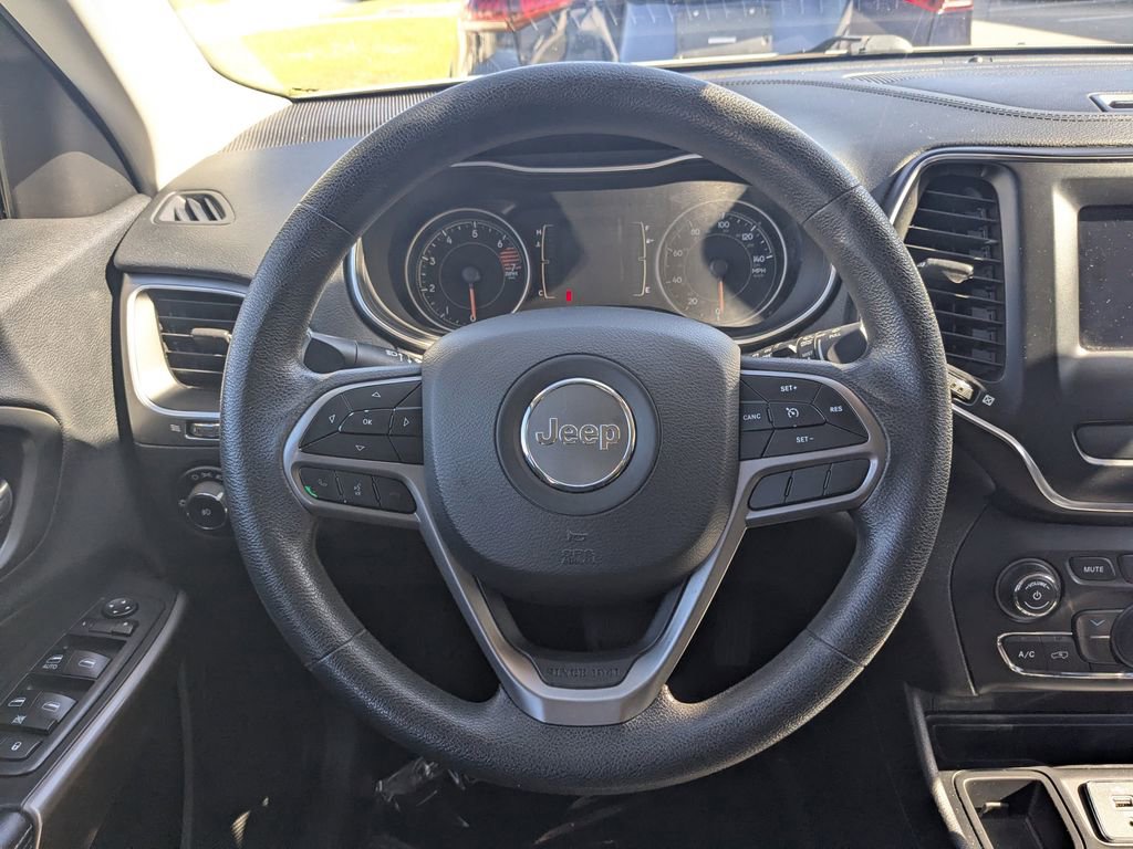 Used 2019 Jeep Cherokee Latitude w/ Popular Appearance Group image 3