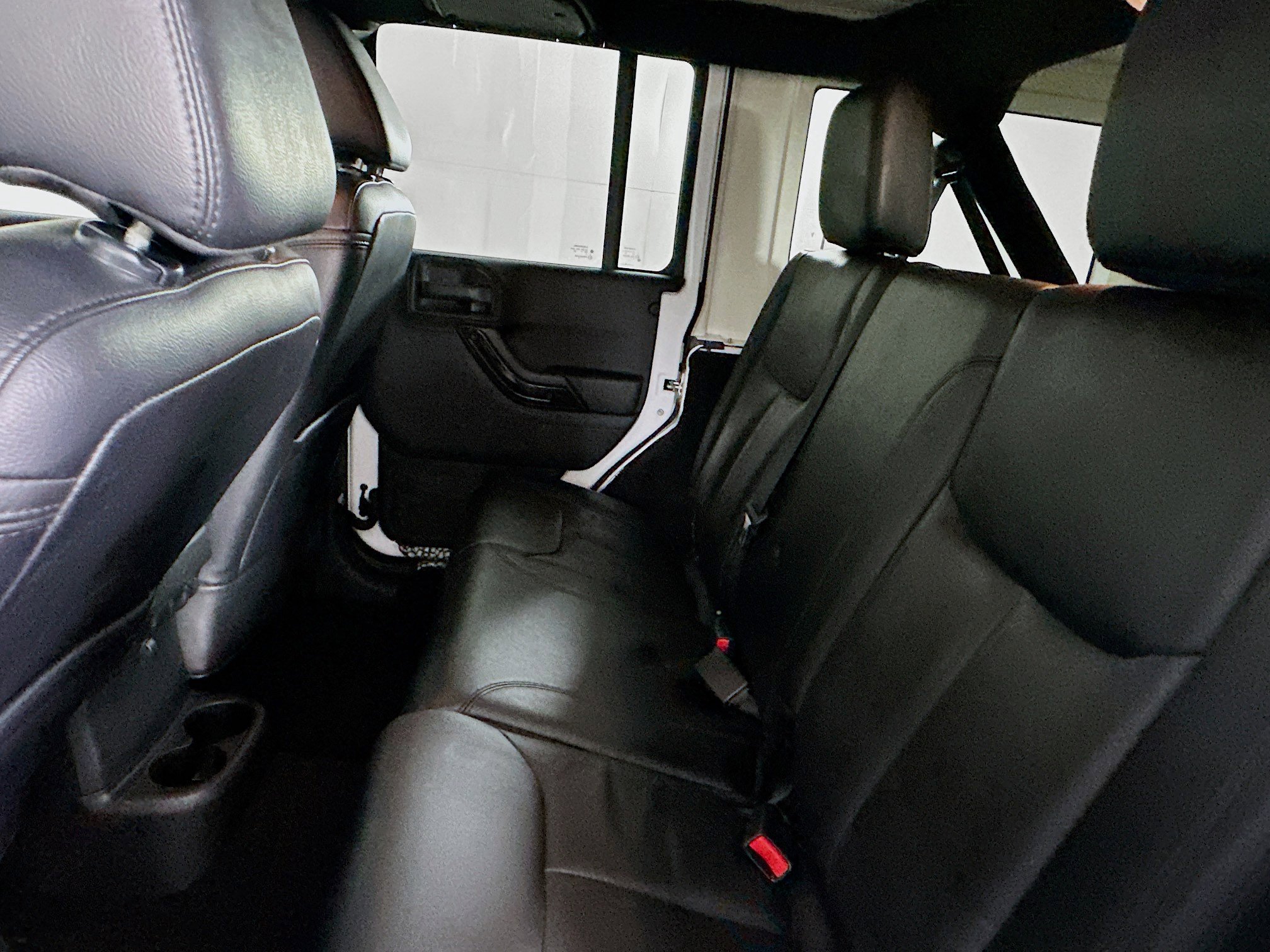 Used 2015 Jeep Wrangler Altitude image 24