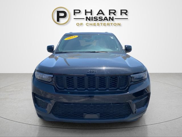 Used 2025 Jeep Grand Cherokee Altitude AWD/4WD image 8