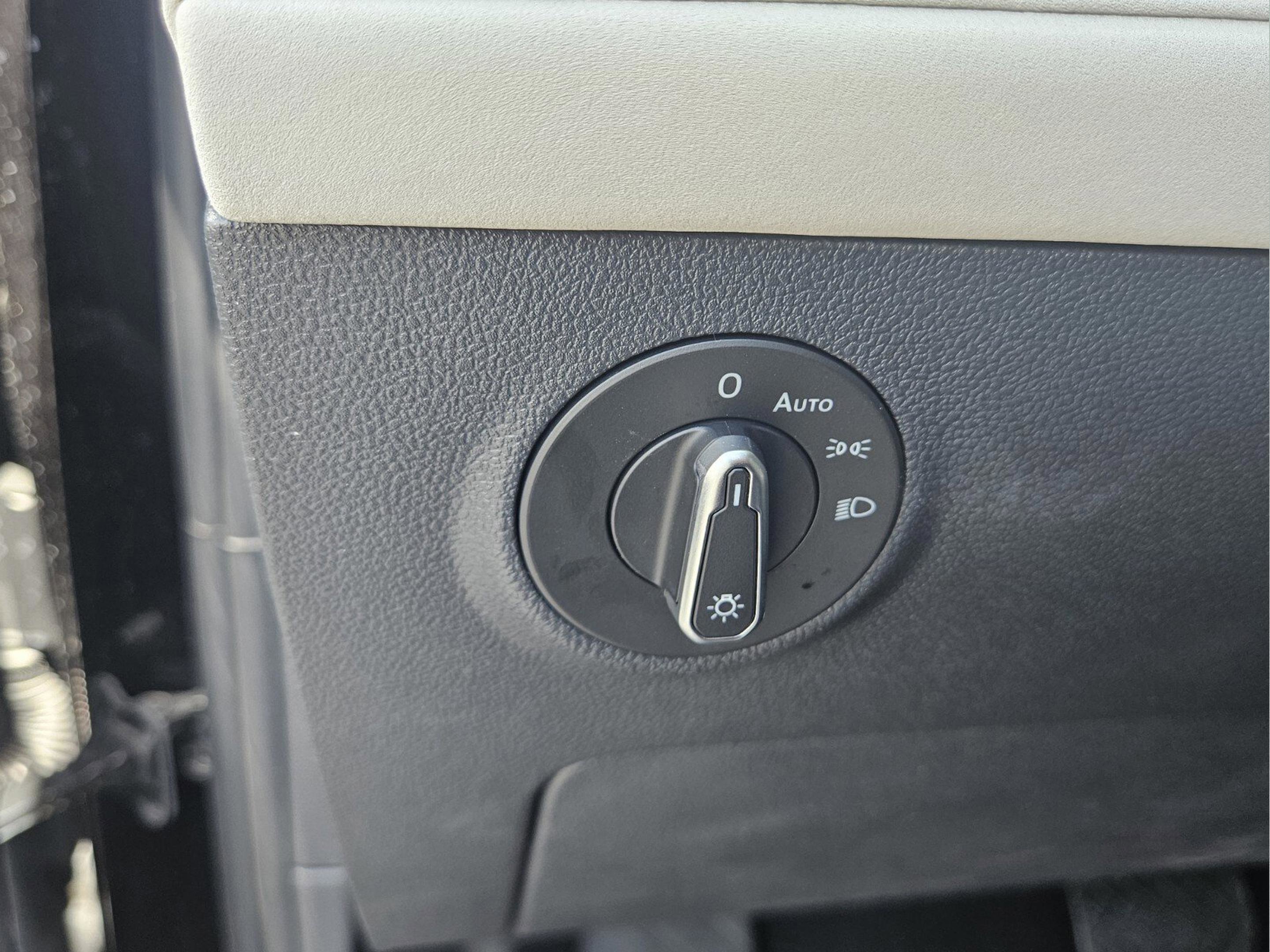 New 2025 Volkswagen Taos SE image 14