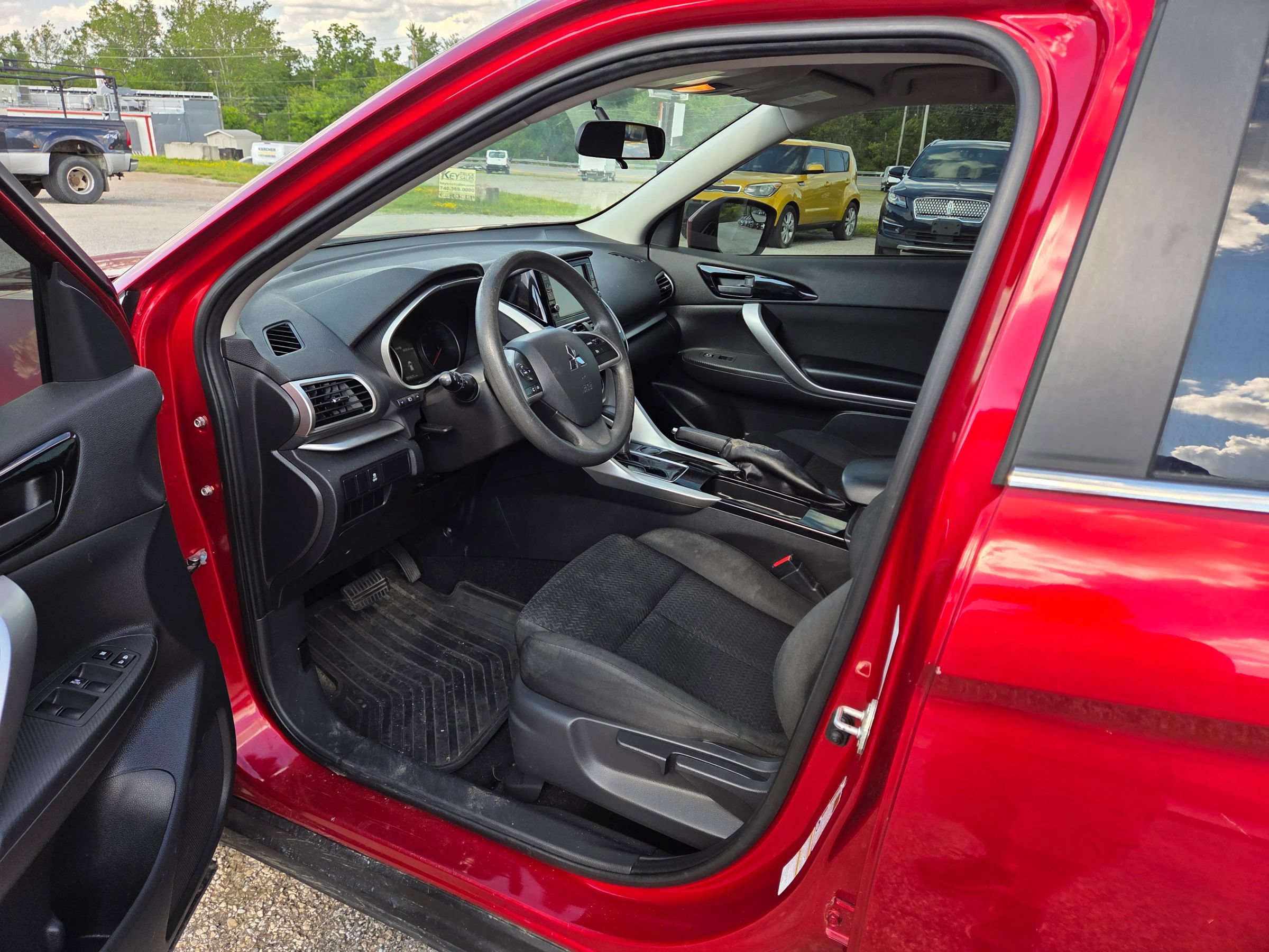 Used 2020 Mitsubishi Eclipse Cross ES FWD image 11