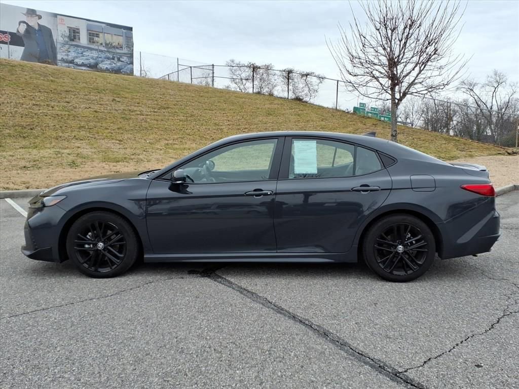 Used 2025 Toyota Camry SE image 8