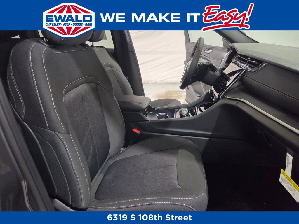 New 2025 Jeep Grand Cherokee Laredo X image 13