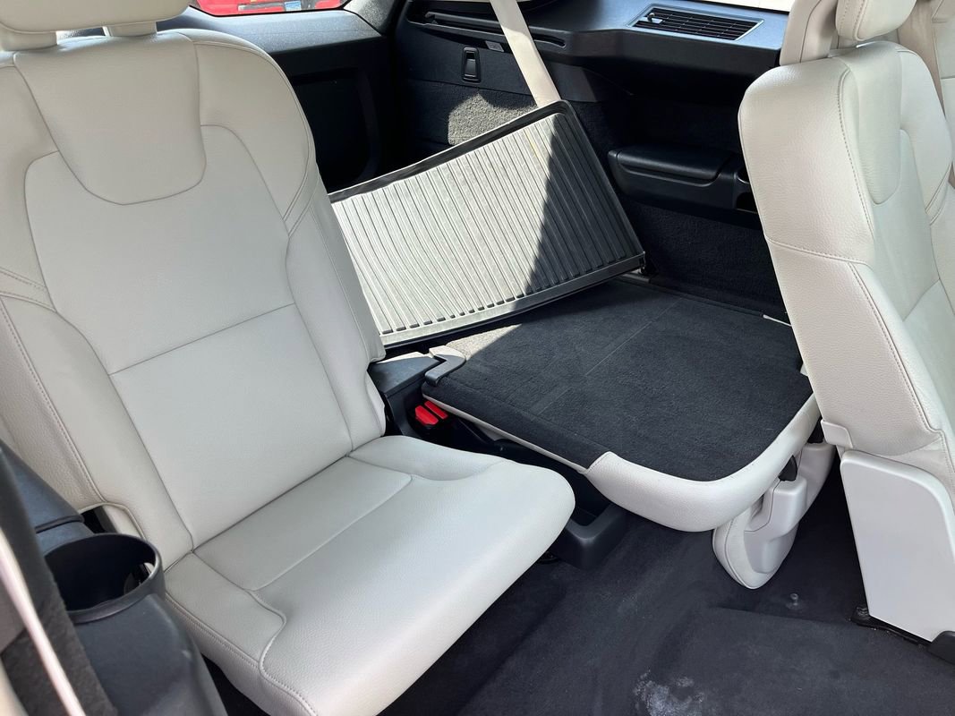 Used 2020 Volvo XC90 T6 Momentum w/ Protection Package Premier image 24