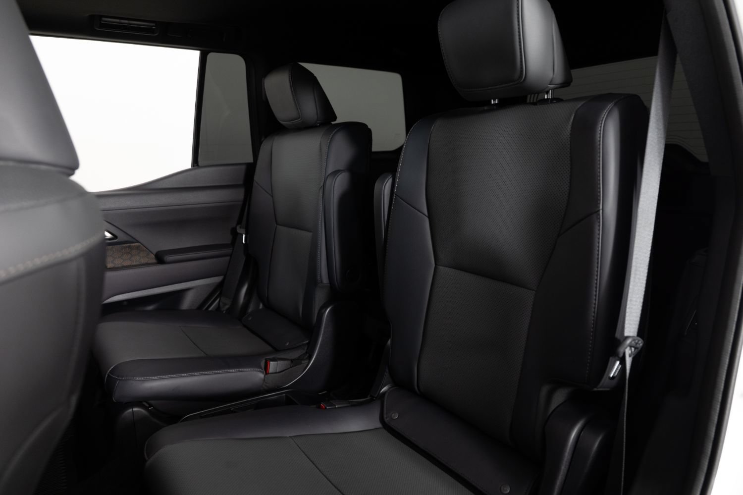 Used 2025 Lexus GX 550 w/ Accessory Package (2T) AWD/4WD image 17