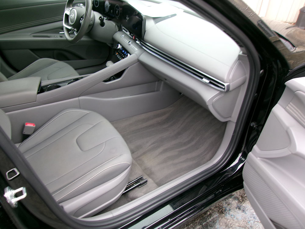 Used 2024 Hyundai Elantra SEL w/ Convenience Package FWD image 10