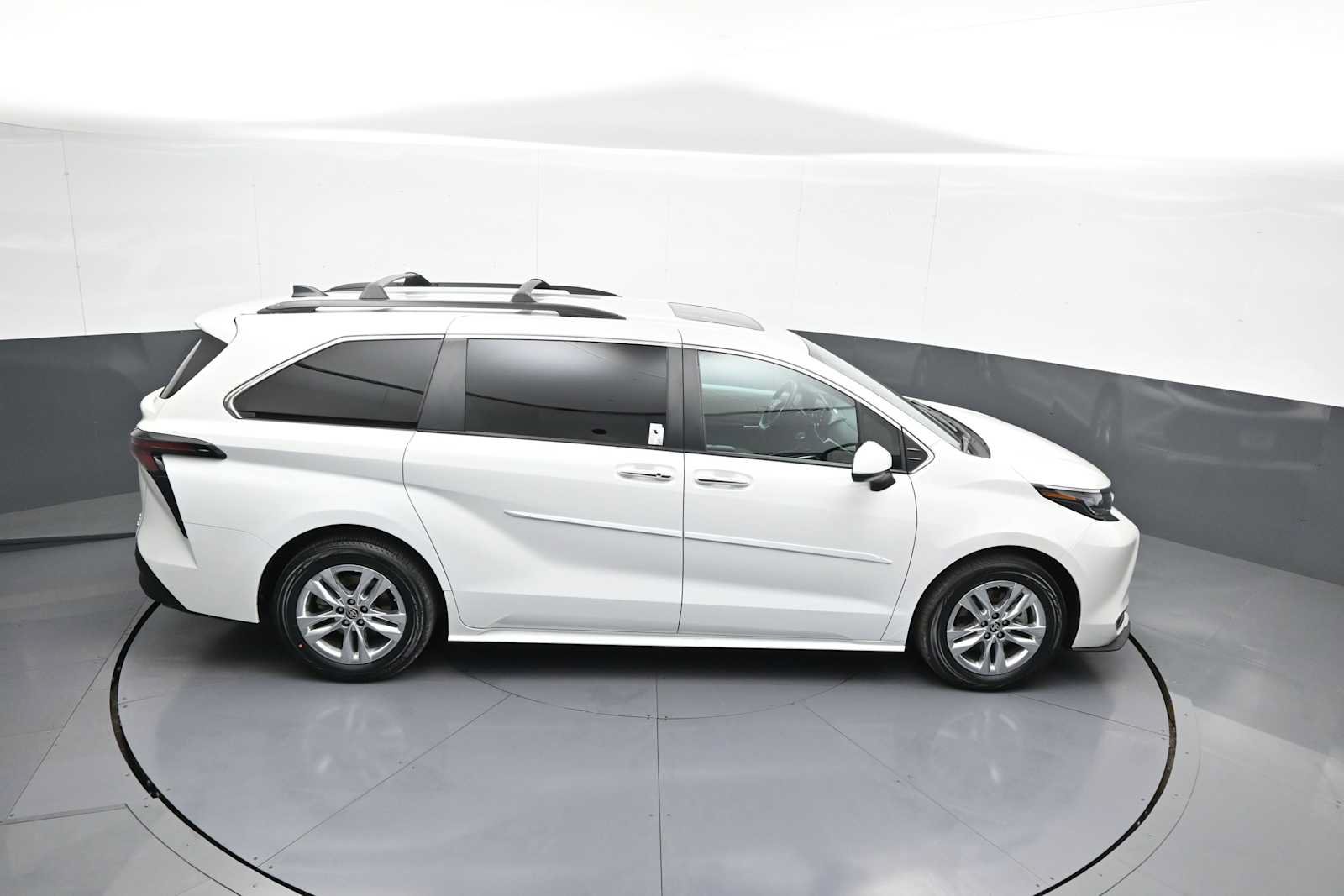 Used 2024 Toyota Sienna XLE w/ XLE Plus Package AWD/4WD image 39