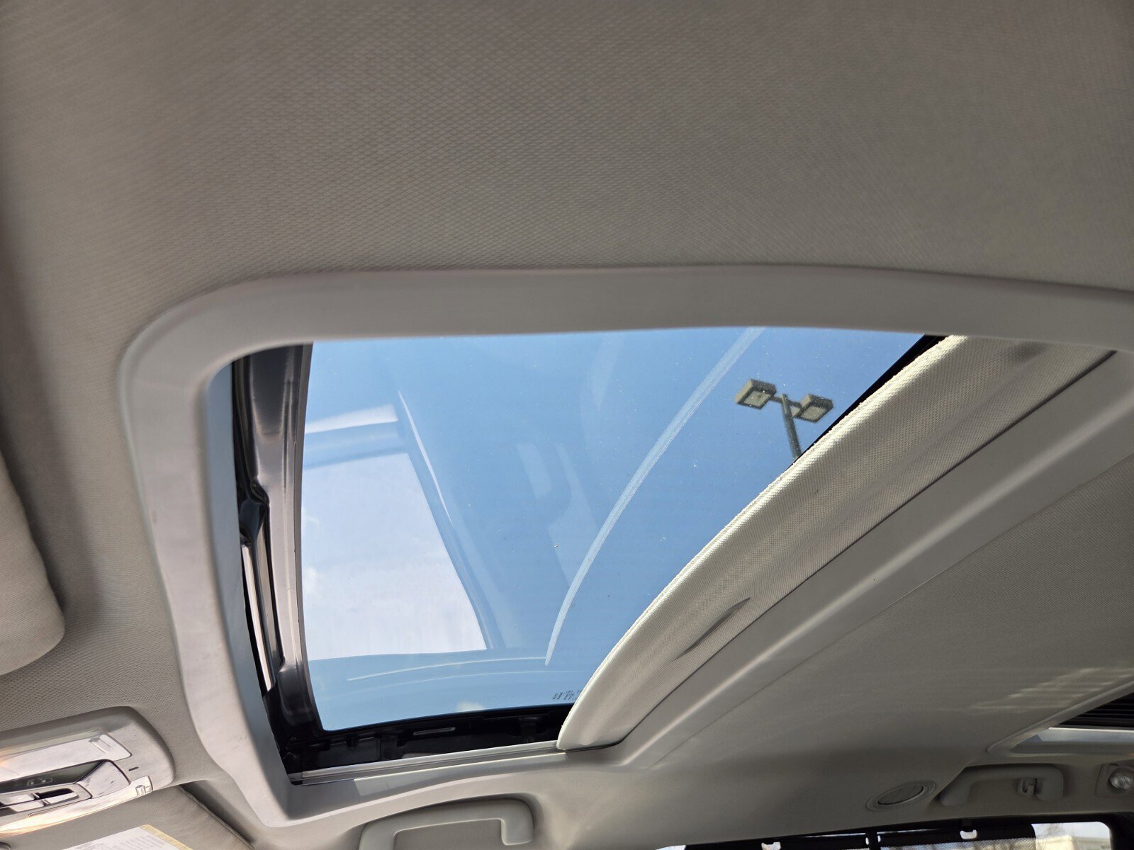 Used 2015 Toyota Sienna Limited image 17