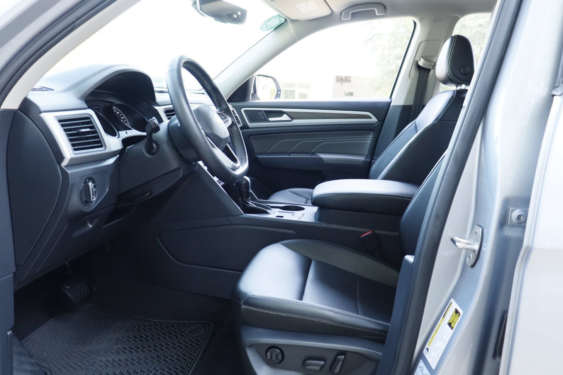 Used 2021 Volkswagen Atlas SE w/ Panoramic Sunroof Package FWD image 9