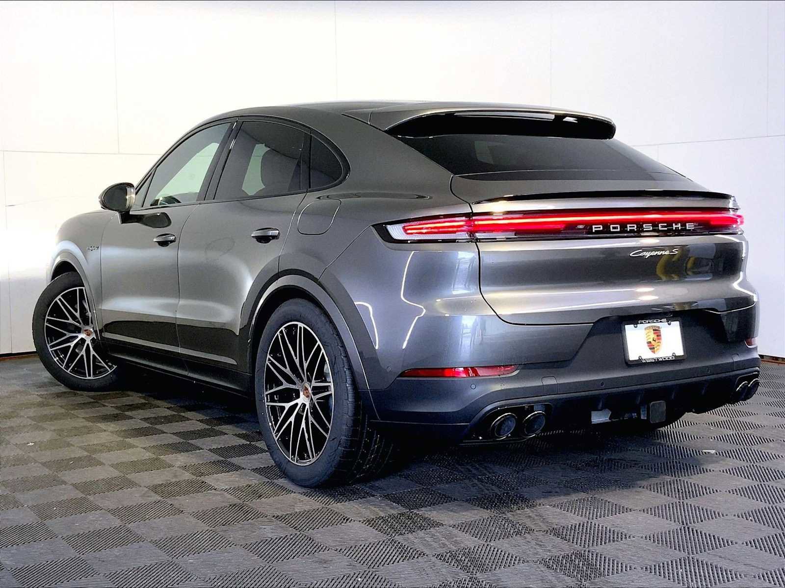 New 2026 Porsche Cayenne S image 3
