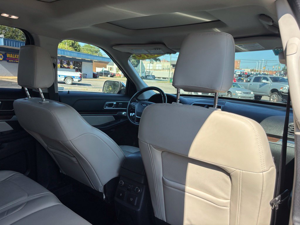 Used 2019 Ford Explorer Limited w/ Limited Luxury Package FWD image 26