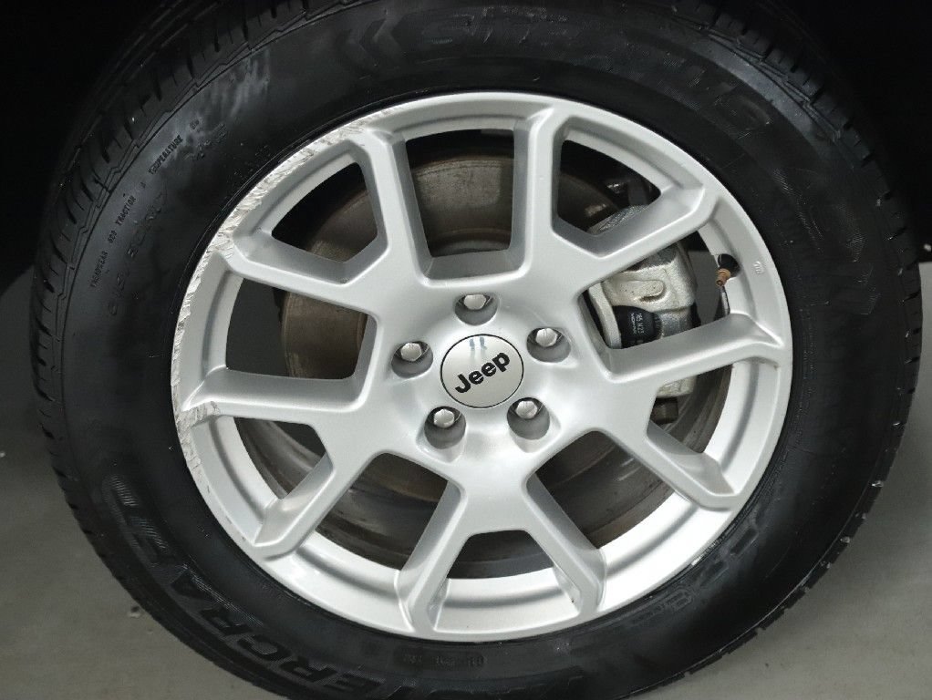 Used 2023 Jeep Renegade Latitude AWD/4WD image 10
