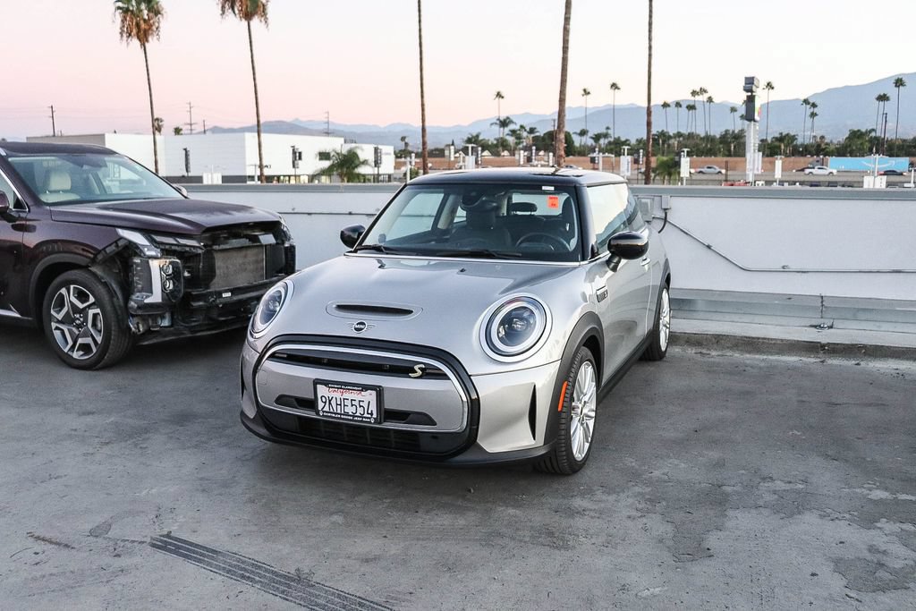Used 2024 MINI Cooper SE FWD image 4