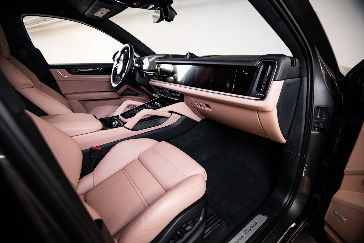 Certified 2024 Porsche Cayenne Turbo AWD/4WD image 29