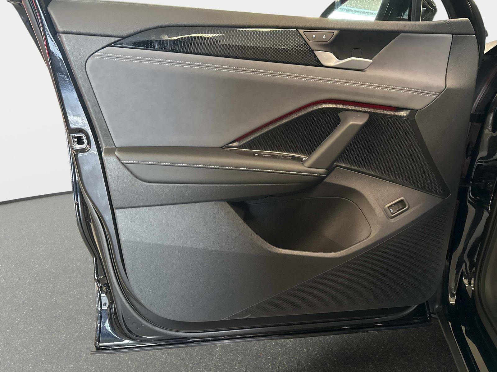 New 2026 Volkswagen Tiguan SE image 18