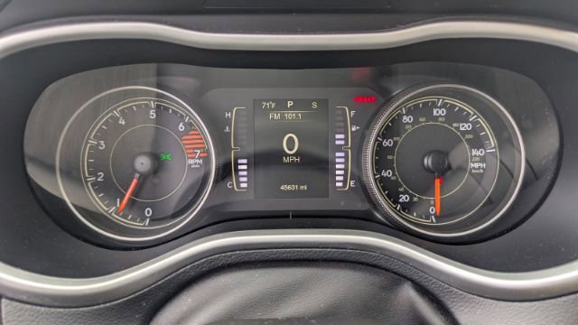 Used 2016 Jeep Cherokee Sport image 28