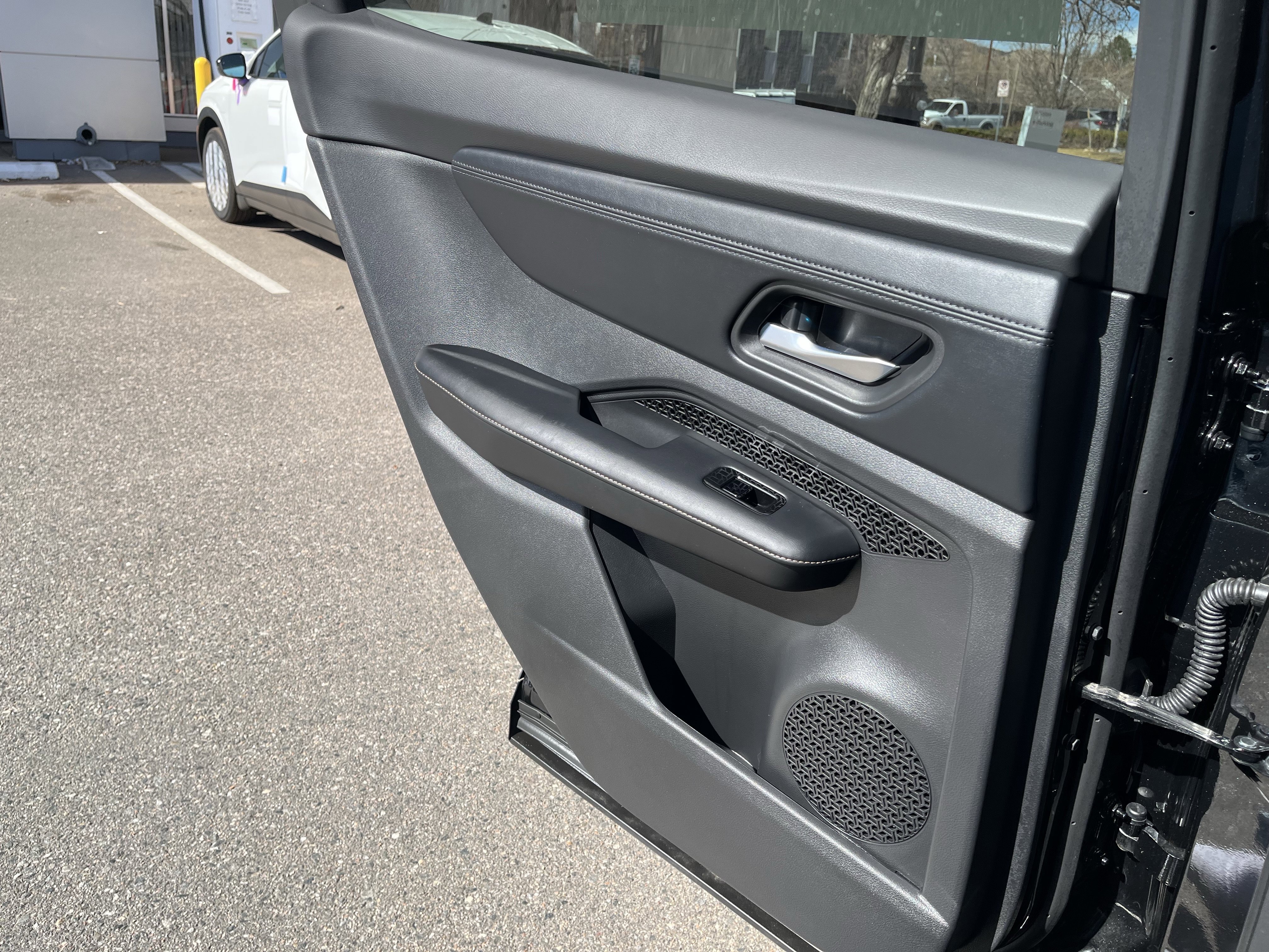 Certified 2025 Nissan Ariya AWD image 31