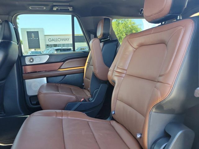 Certified 2024 Lincoln Navigator L Reserve AWD/4WD image 16