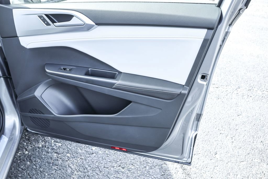 New 2025 Volkswagen Taos SE image 45