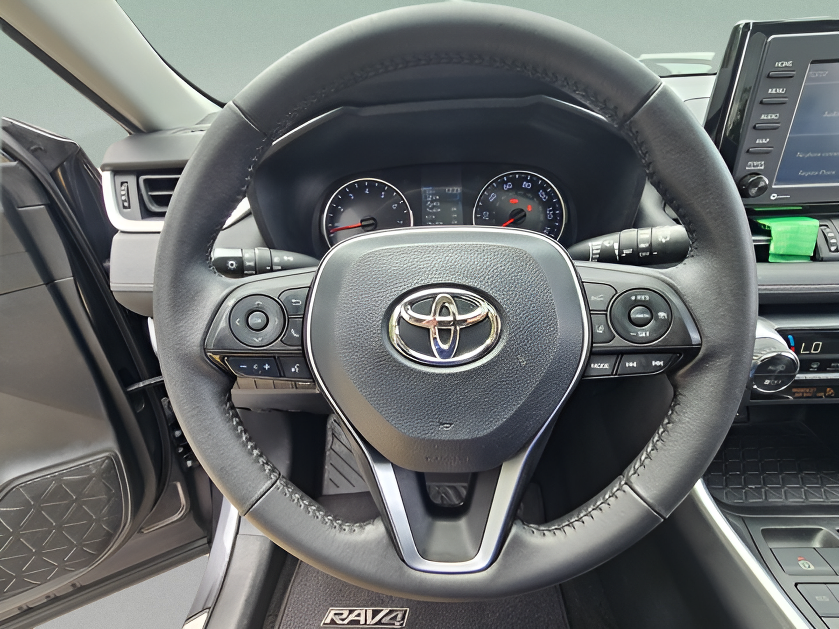 Used 2022 Toyota RAV4 XLE Premium FWD image 23