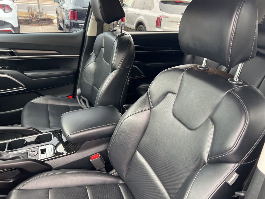 Certified 2024 Kia Telluride LX image 5