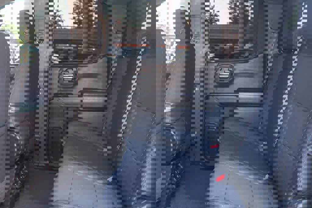 Used 2025 Chevrolet Silverado 1500 Custom Trail Boss w/ Dark Appearance Package image 19