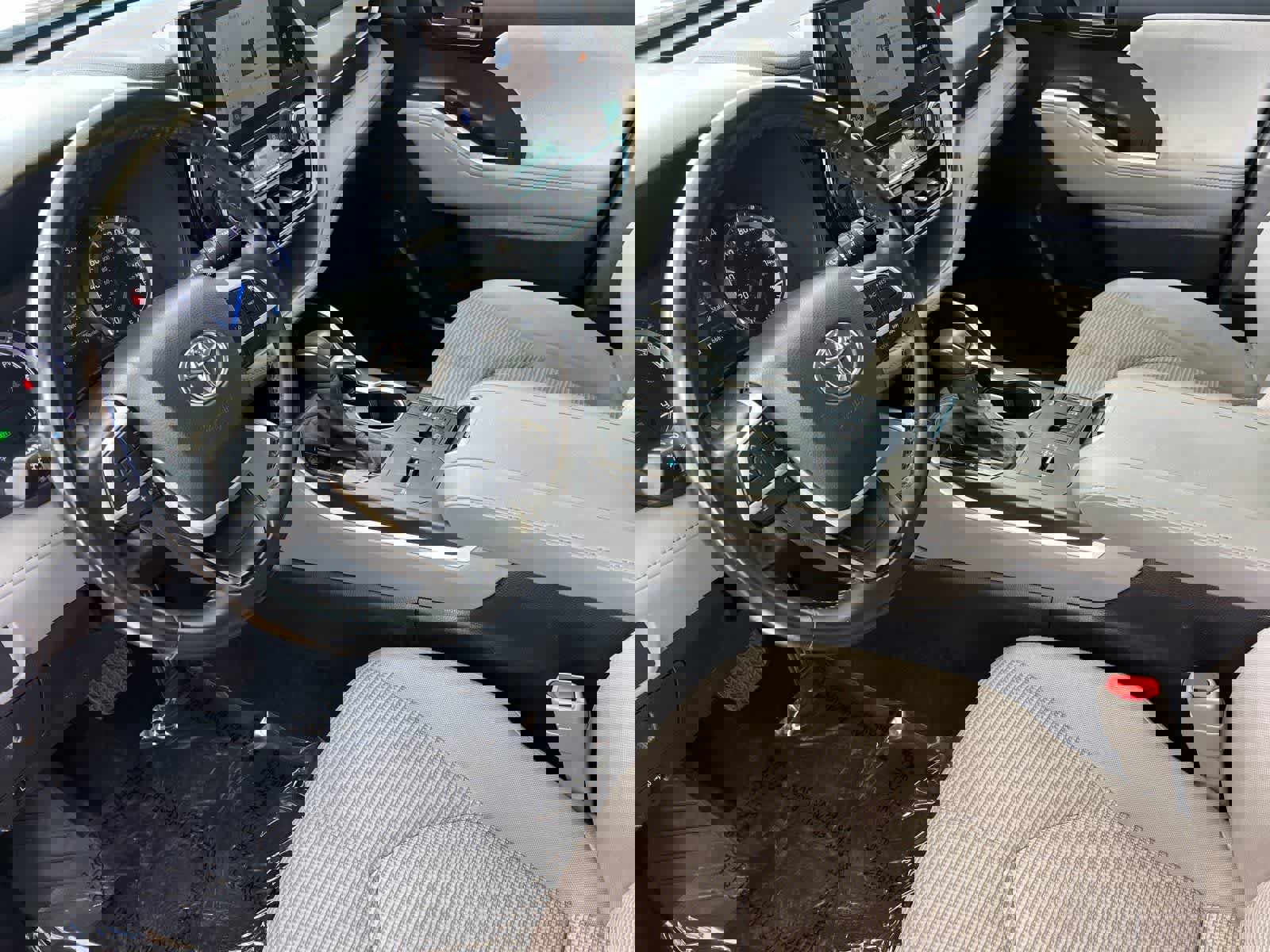 Used 2023 Toyota Highlander LE image 12