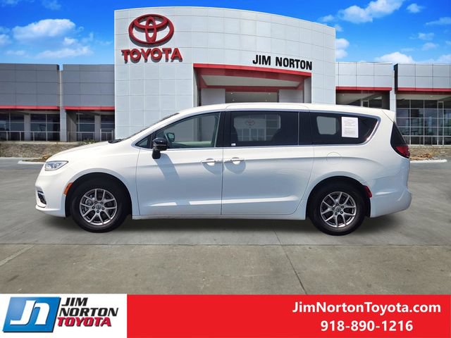 Used 2024 Chrysler Pacifica Touring-L FWD image 4