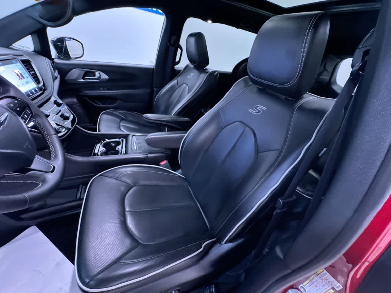 Used 2025 Chrysler Pacifica Limited FWD image 14