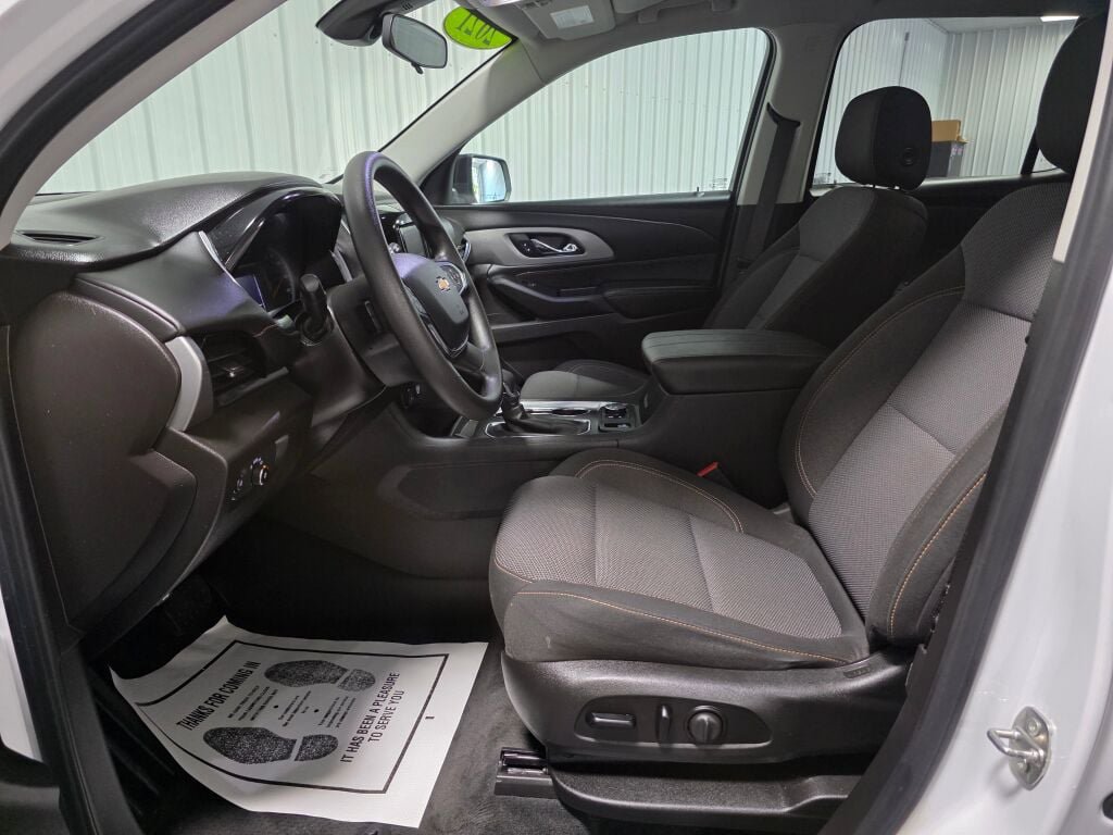 Used 2021 Chevrolet Traverse LS AWD/4WD image 9