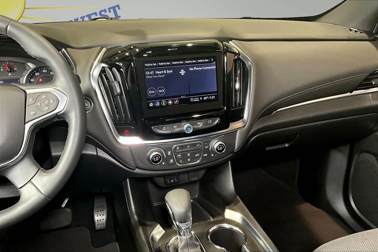 Used 2023 Chevrolet Traverse LT w/ Rear Camera Mirror Package AWD/4WD image 10