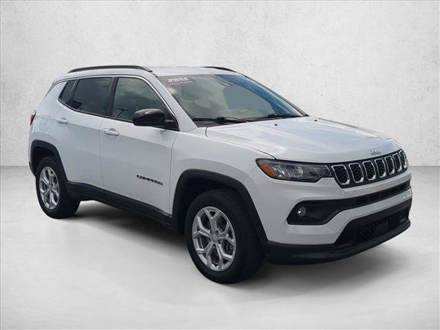 Used 2024 Jeep Compass Latitude AWD/4WD image 3