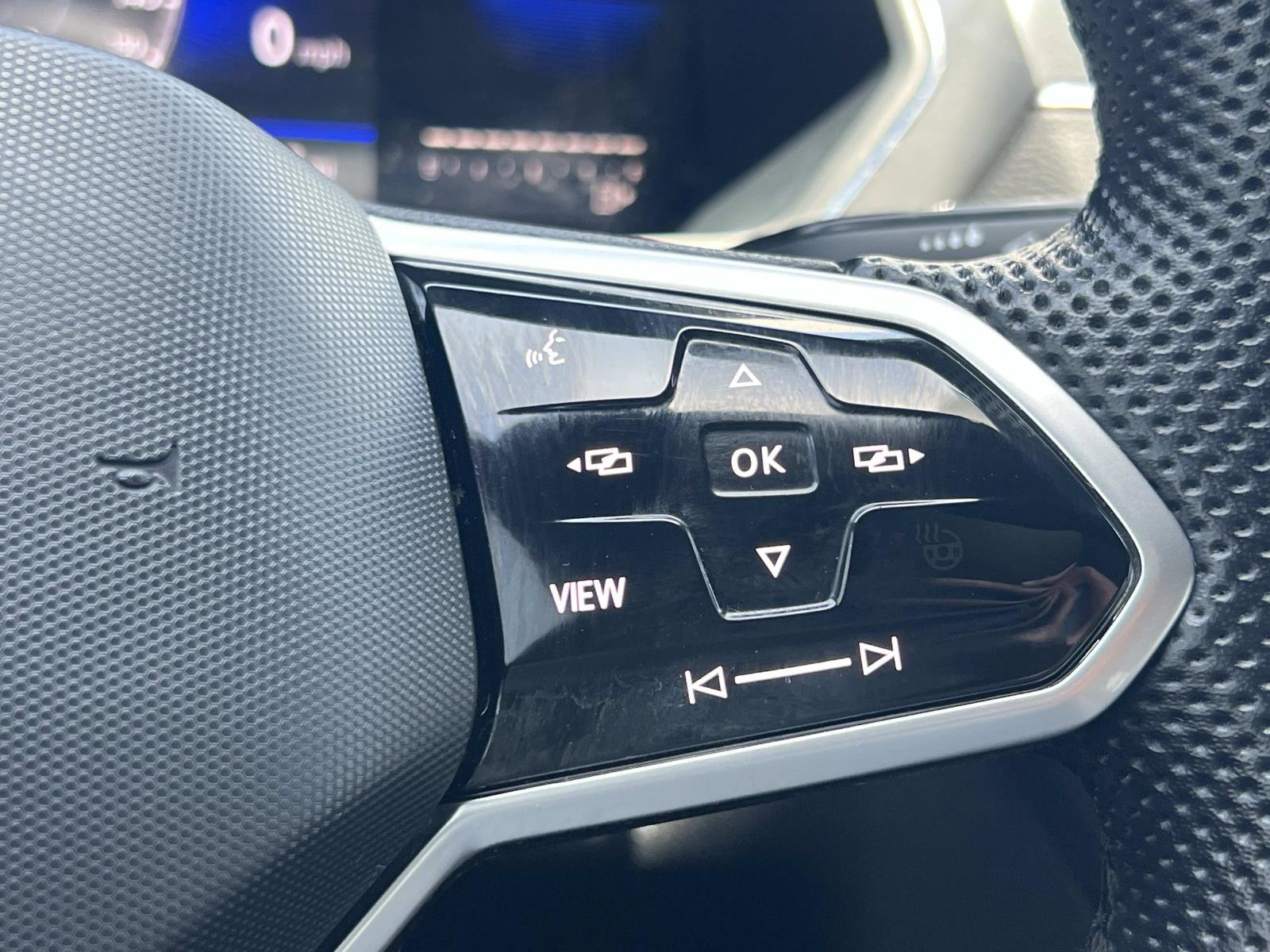 Certified 2023 Volkswagen Tiguan SE R-Line FWD image 10