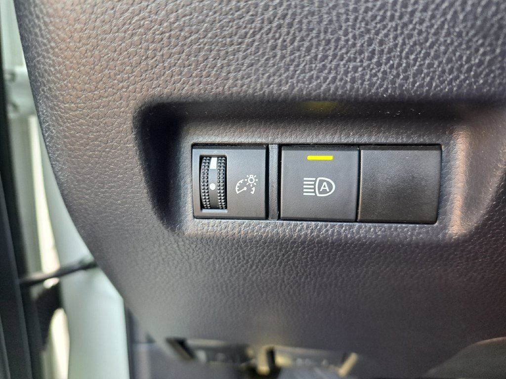 Used 2025 Toyota RAV4 XLE FWD image 23