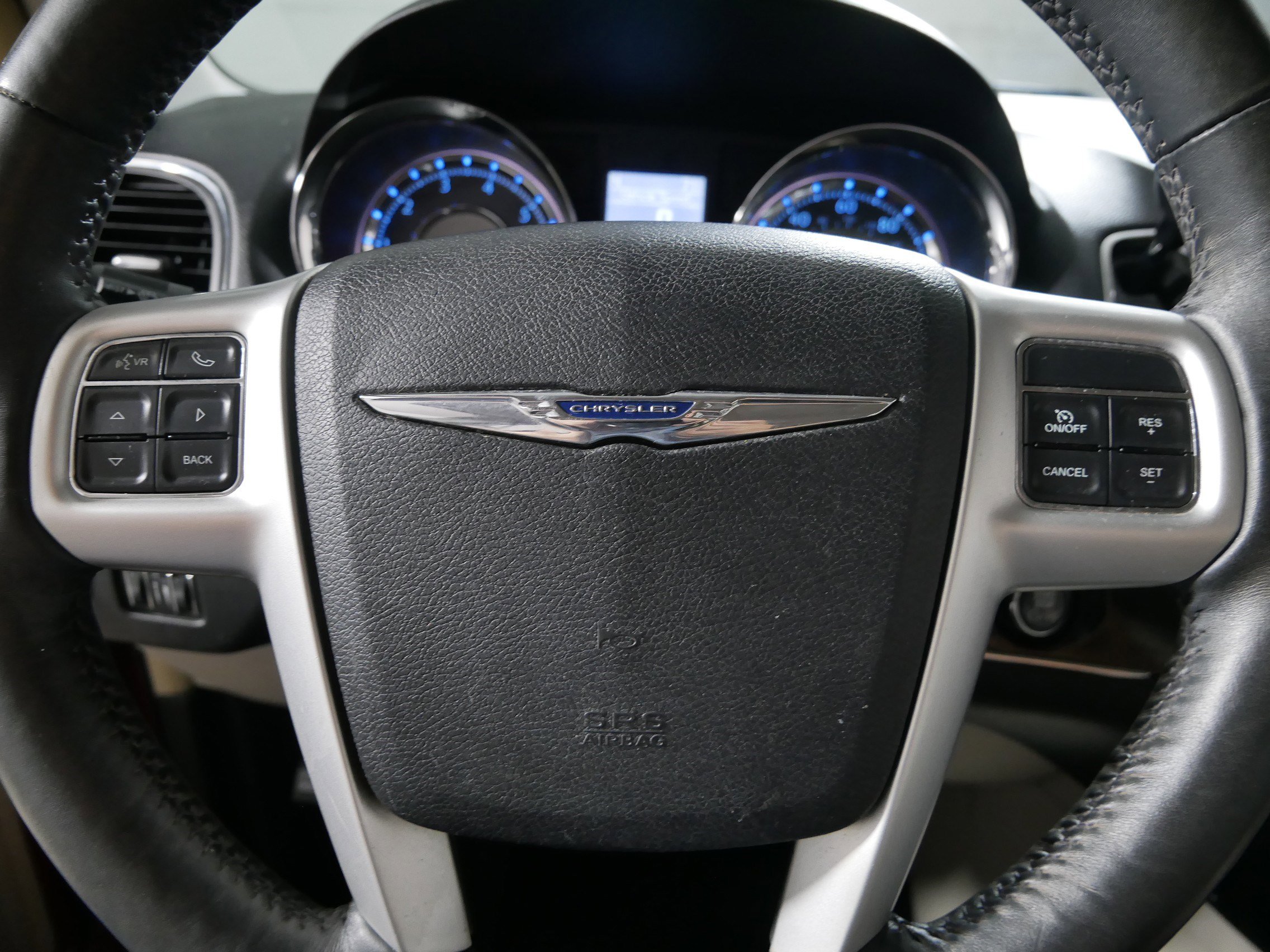 Used 2014 Chrysler Town & Country Touring-L w/ Driver Convenience Group FWD image 25