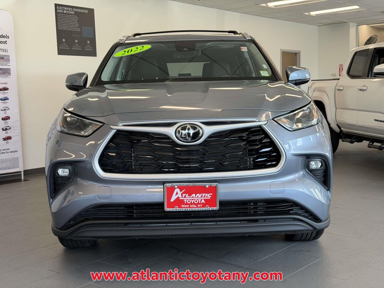 Used 2022 Toyota Highlander XLE AWD/4WD image 34